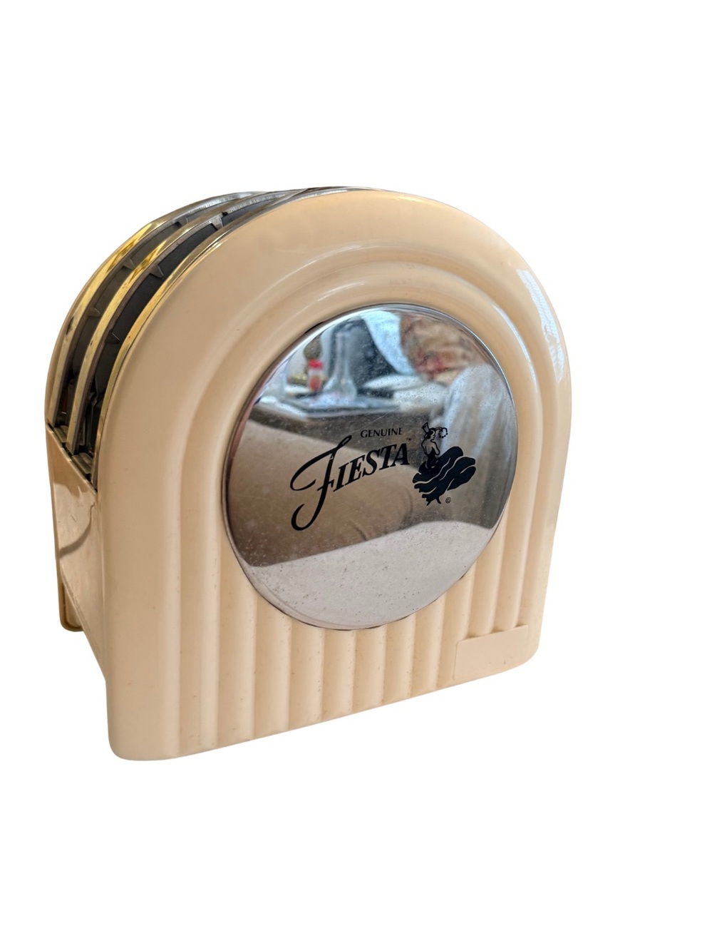 Fiesta Cream Retro Two-Slot Toaster with Chrome Badge
